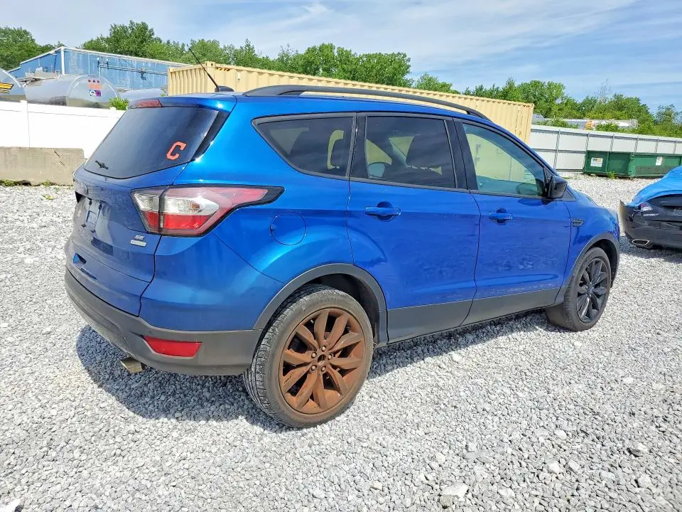 2017 FORD ESCAPE SE  