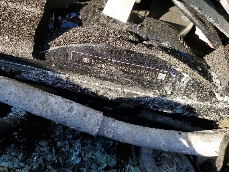 2019 TOYOTA HIGHLANDER SE  