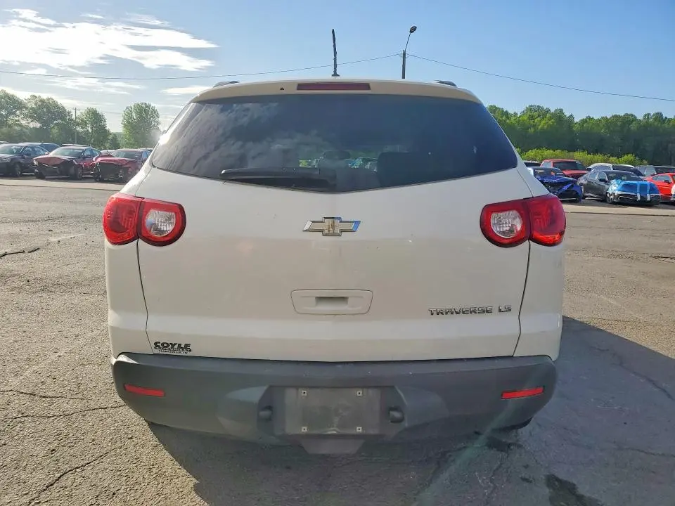 2010 CHEVROLET TRAVERSE LS  
