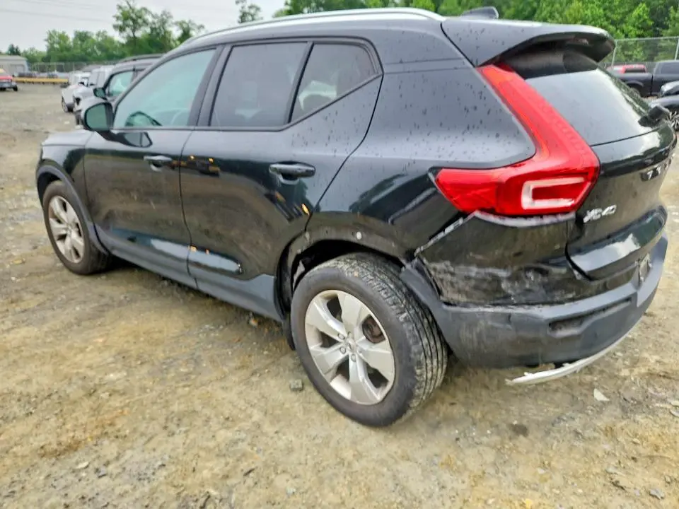 2020 VOLVO XC40 T4 MOMENTUM  