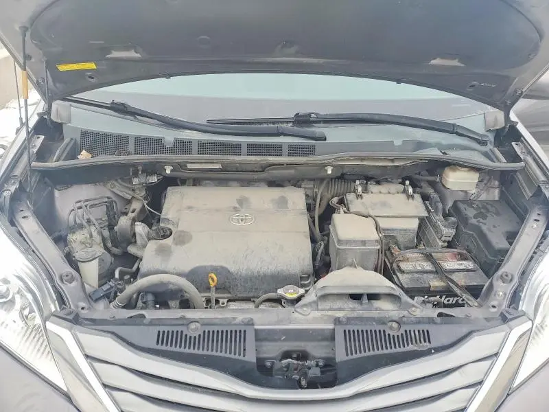 2012 TOYOTA SIENNA XLE  