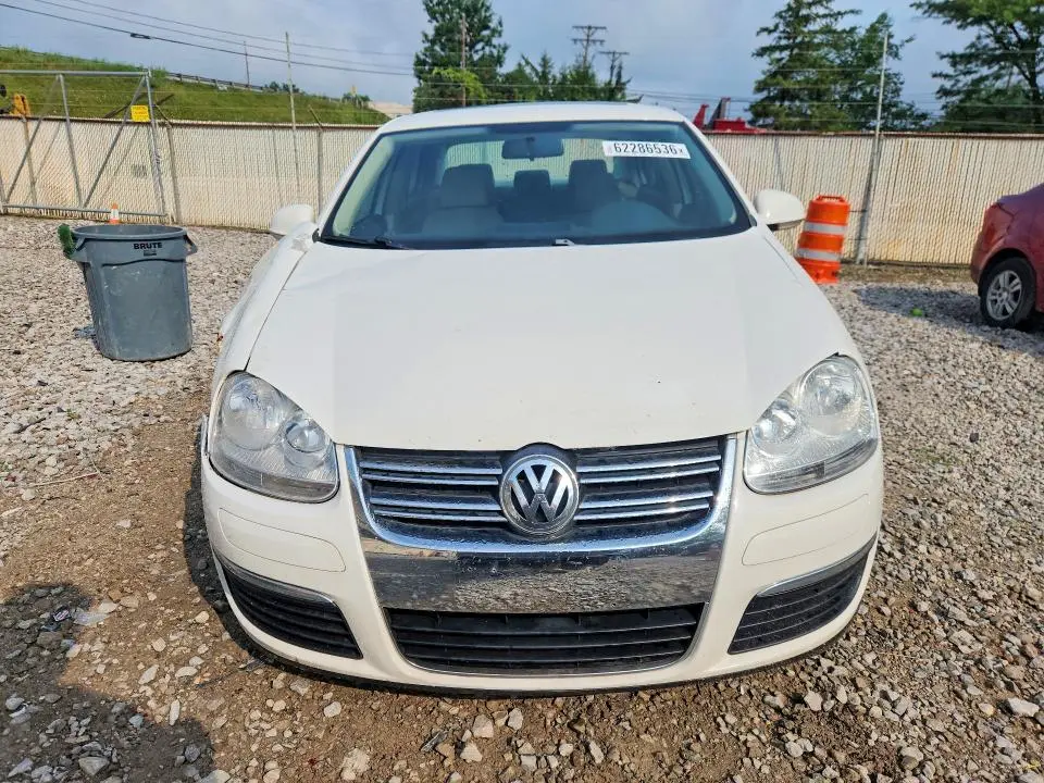 2010 VOLKSWAGEN JETTA SE  