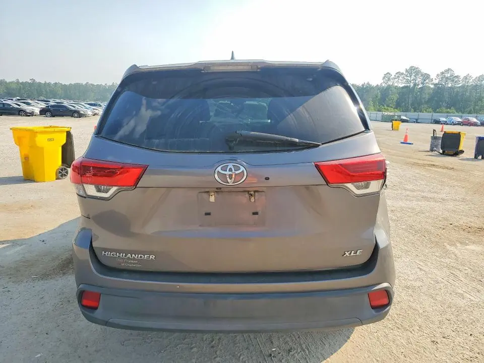2017 TOYOTA HIGHLANDER XLE  