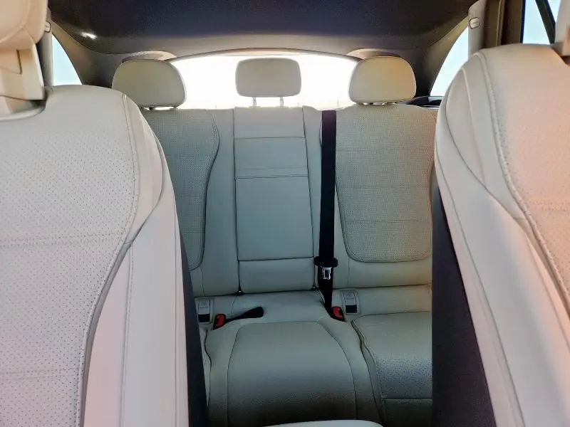 2025 MERCEDES-BENZ GLC 300  
