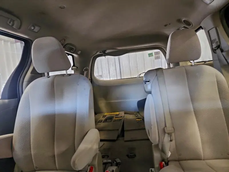 2013 TOYOTA SIENNA LE  