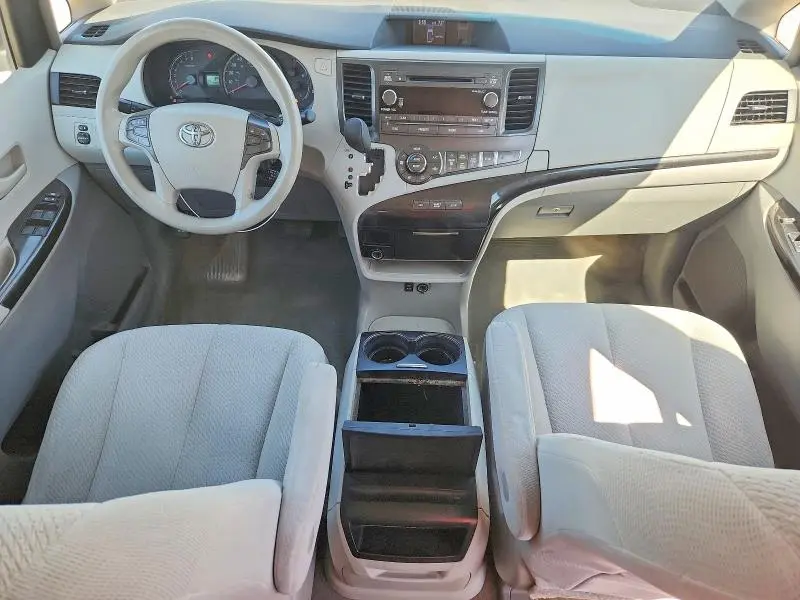 2013 TOYOTA SIENNA LE  