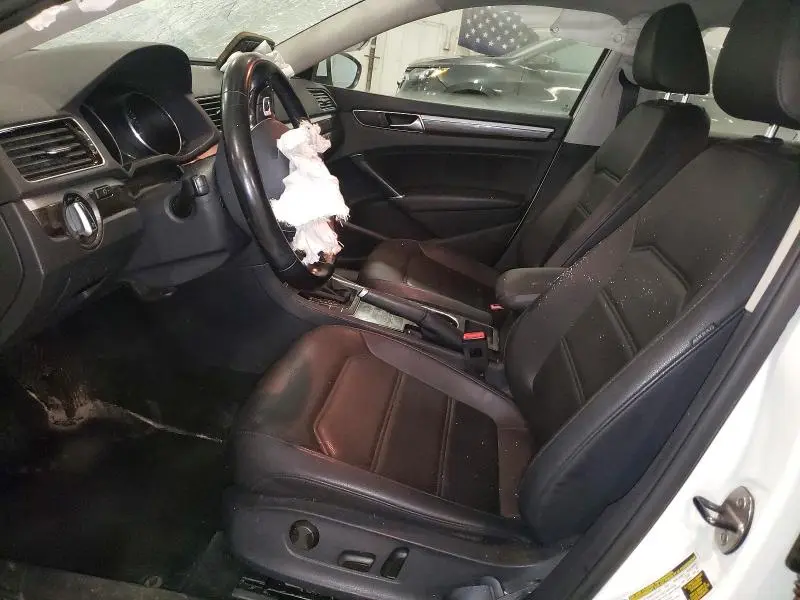 2017 VOLKSWAGEN PASSAT SE  
