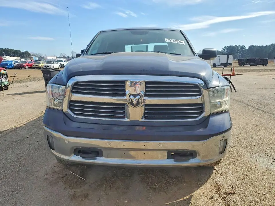 2015 RAM 1500 SLT  