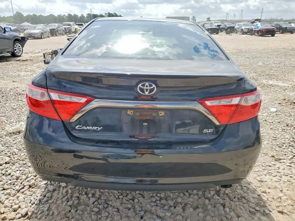 2016 TOYOTA CAMRY SE  