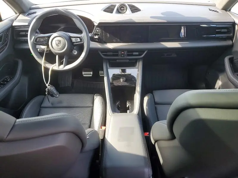 2025 PORSCHE MACAN TURBO  