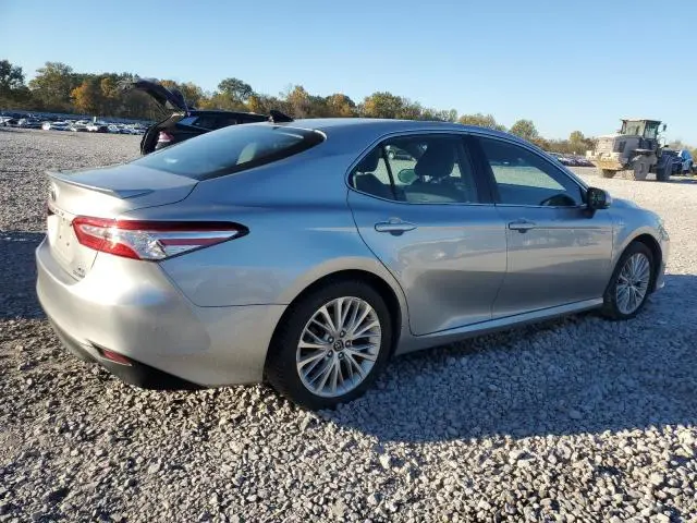 2020 TOYOTA CAMRY XLE  