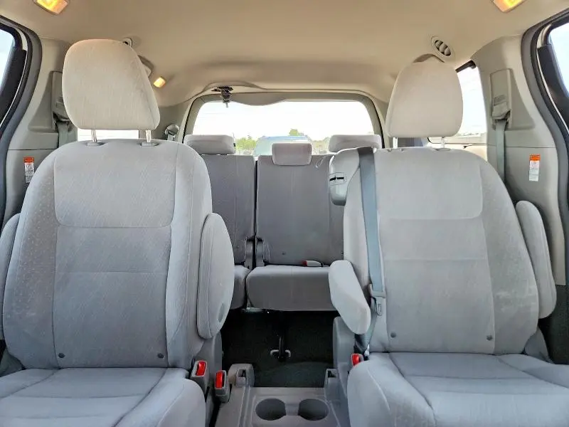 2016 TOYOTA SIENNA LE  