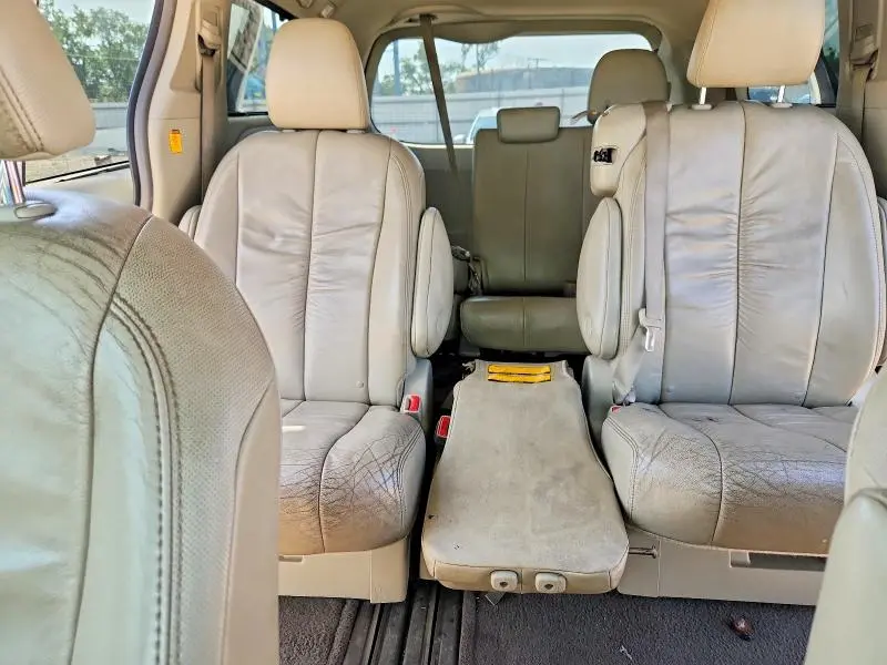 2011 TOYOTA SIENNA XLE 8-PASSENGER  