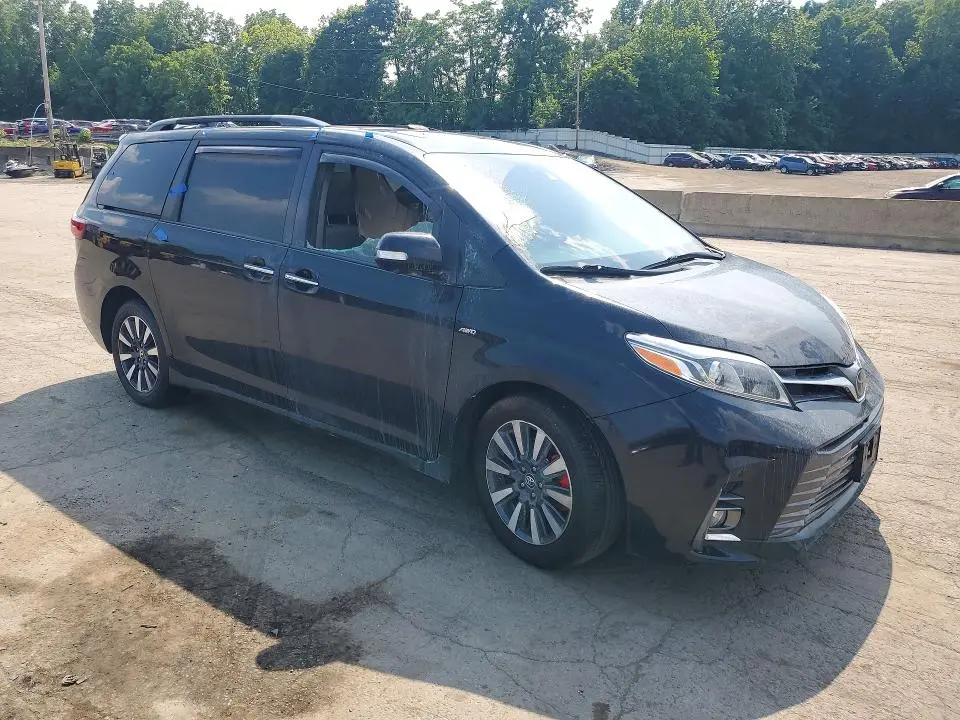 2019 TOYOTA SIENNA   
