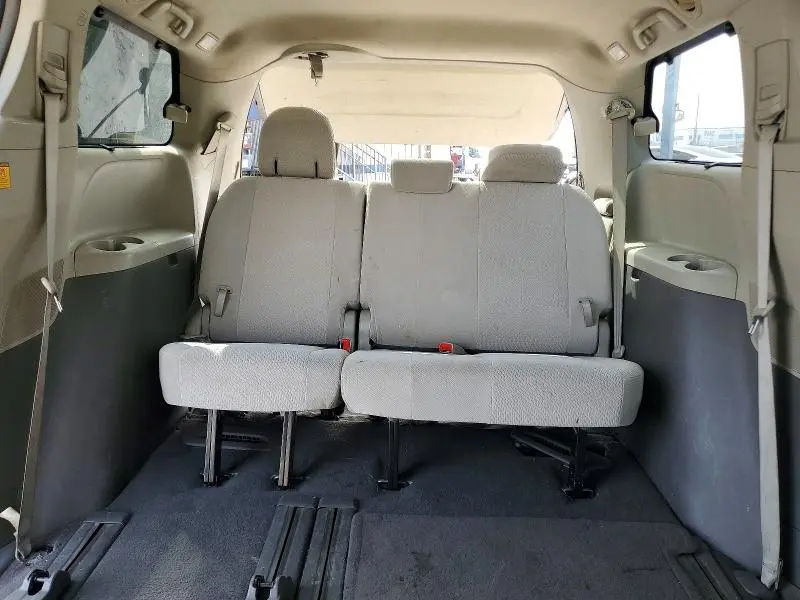2011 TOYOTA SIENNA LE  