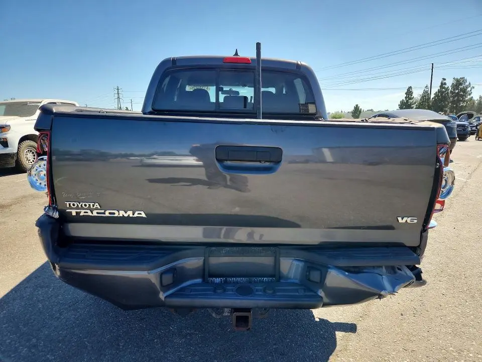 2015 TOYOTA TACOMA V6  