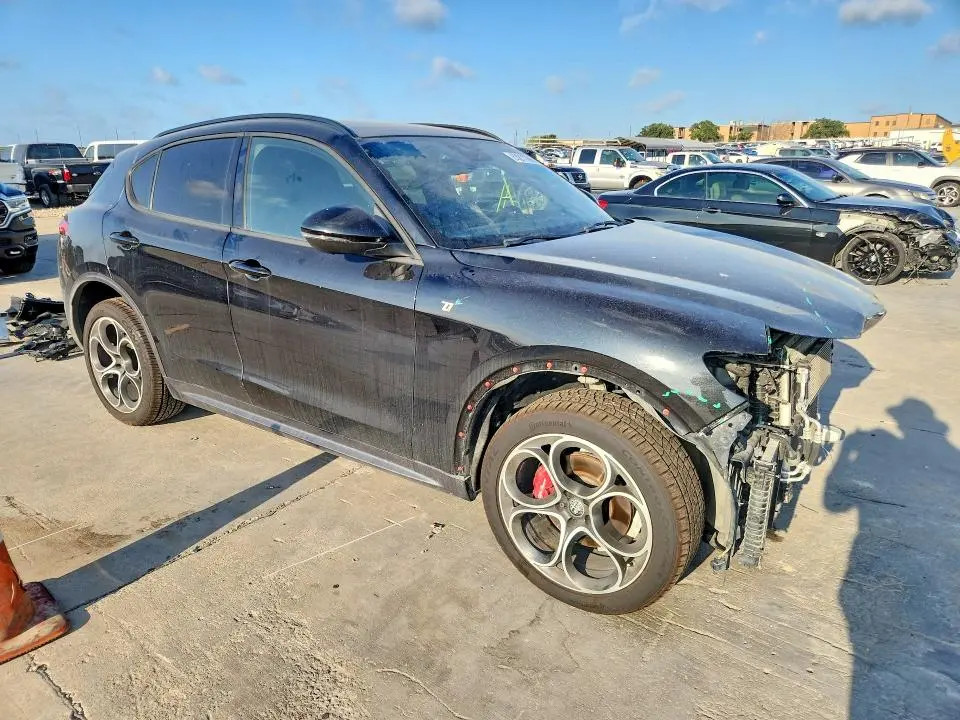 2022 ALFA ROMEO STELVIO TI  