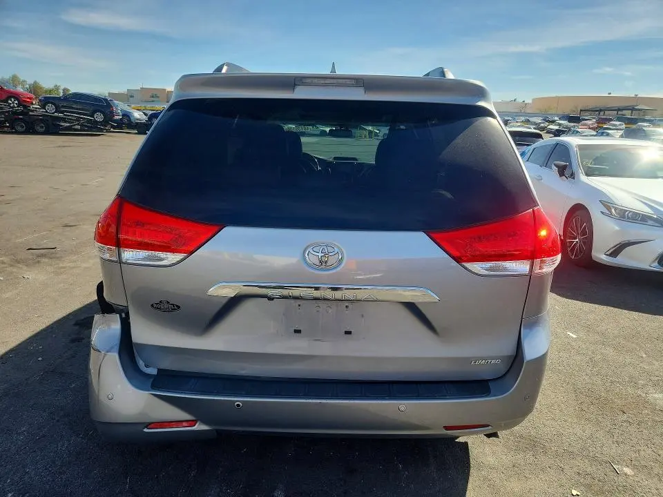 2013 TOYOTA SIENNA LIMITED 7-PASSENGER  