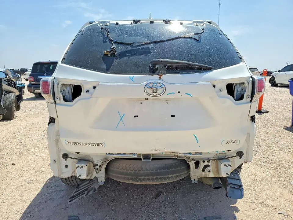 2014 TOYOTA HIGHLANDER XLE  