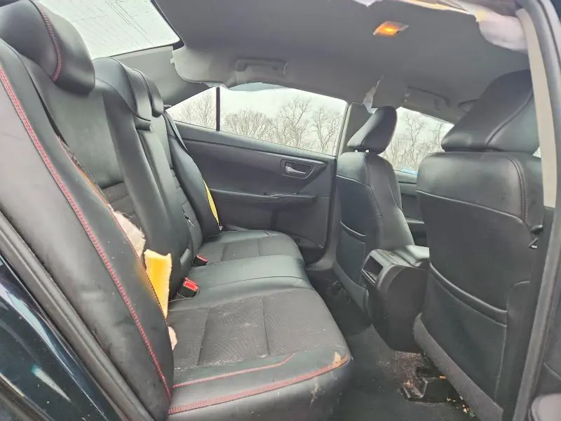 2016 TOYOTA CAMRY SE  