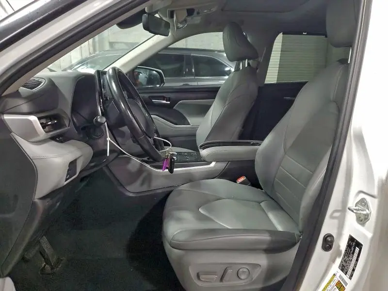 2020 TOYOTA HIGHLANDER HYBRID XLE  