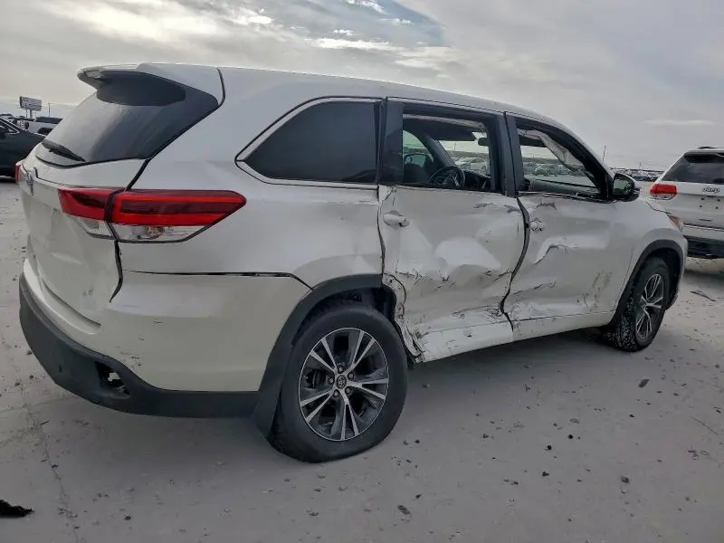 2017 TOYOTA HIGHLANDER LE  