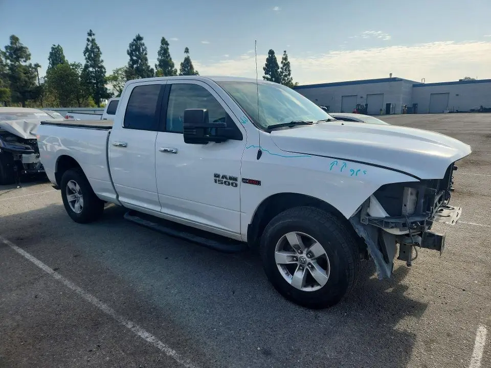 2016 RAM 1500 SLT  
