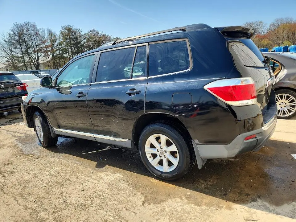 2012 TOYOTA HIGHLANDER SE  
