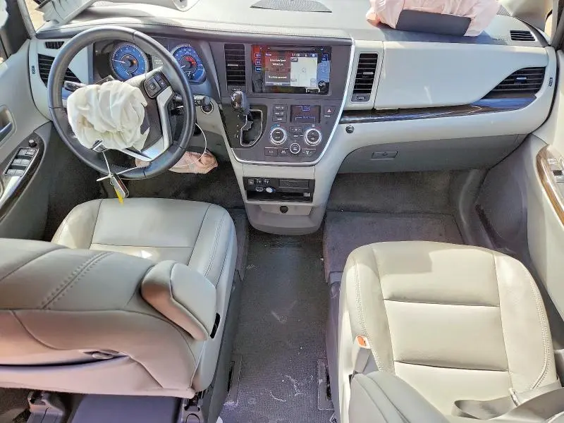 2017 TOYOTA SIENNA XLE 8-PASSENGER  