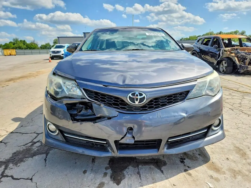 2014 TOYOTA CAMRY SE  