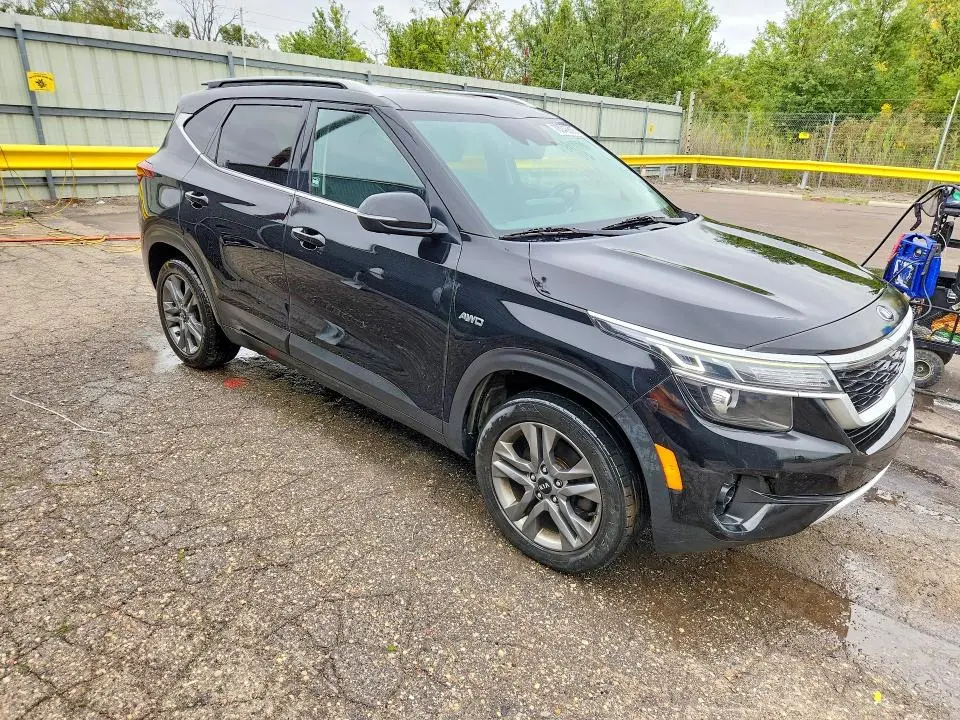 2021 KIA SELTOS S  
