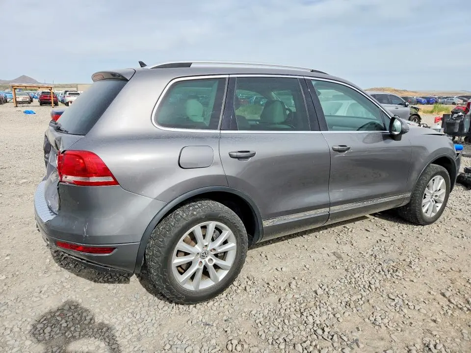 2013 VOLKSWAGEN TOUAREG V6  