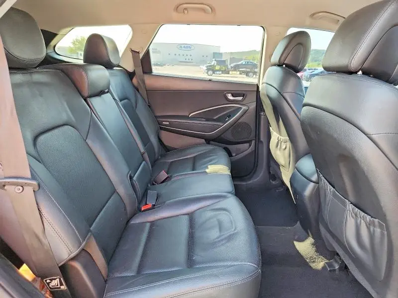 2017 HYUNDAI SANTA FE SE  