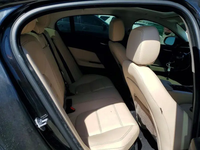 2017 JAGUAR XE PRESTIGE  