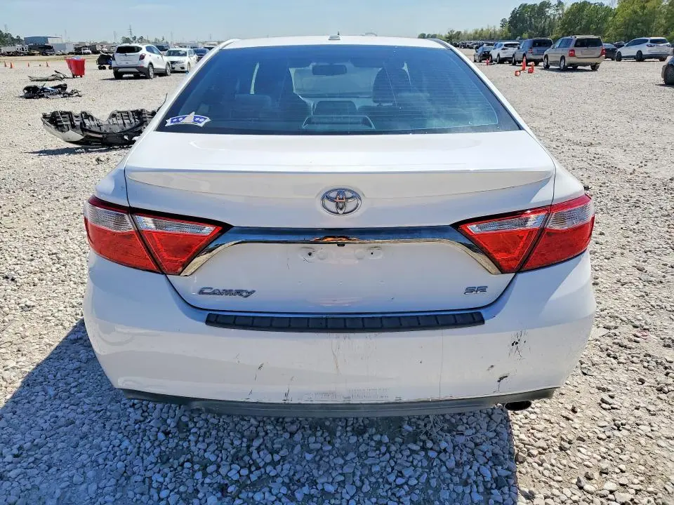 2016 TOYOTA CAMRY SE  