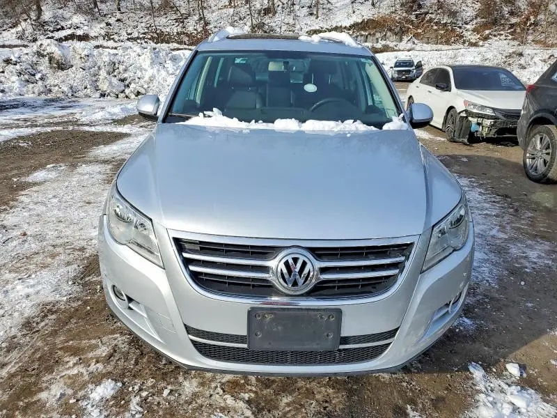 2011 VOLKSWAGEN TIGUAN S  