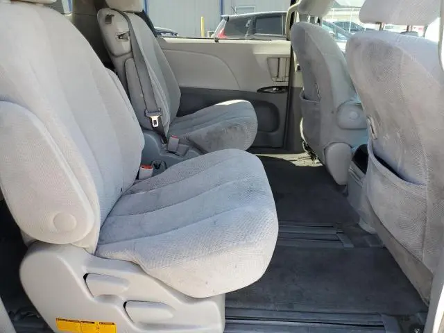 2011 TOYOTA SIENNA LE  