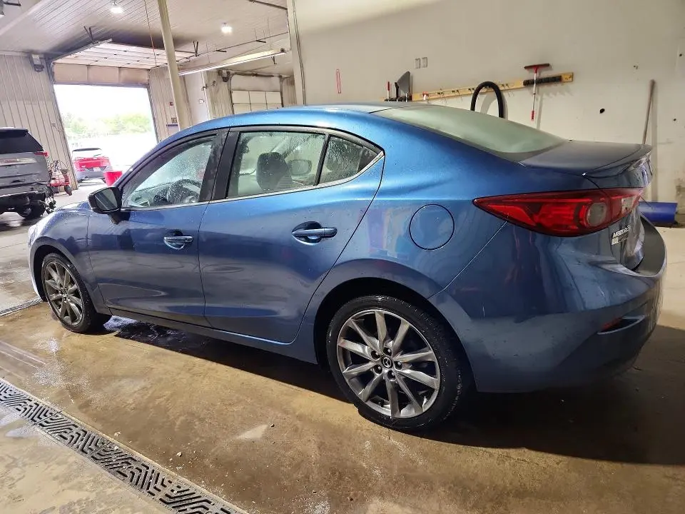 2018 MAZDA 3 TOURING  