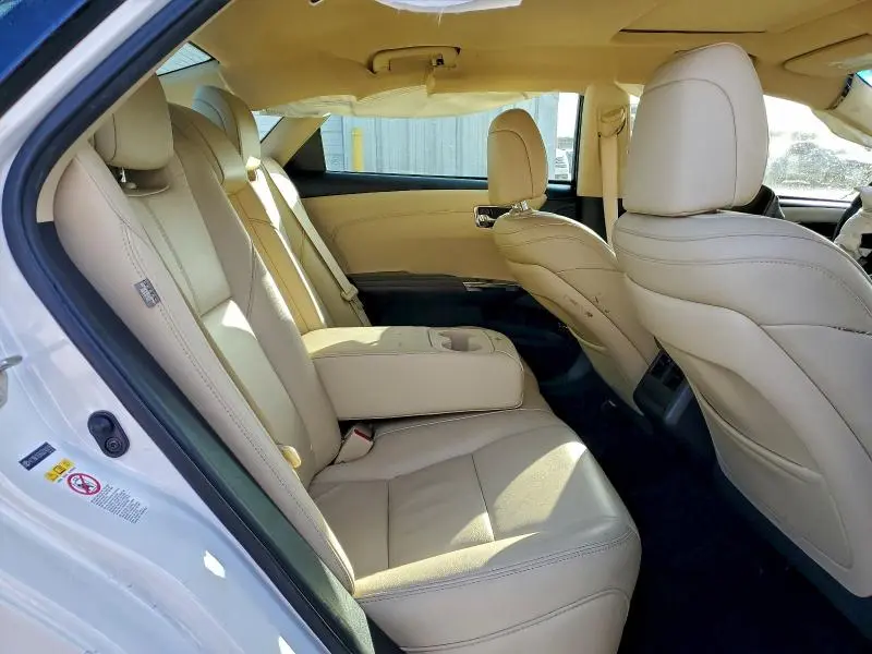 2016 TOYOTA AVALON XLE  