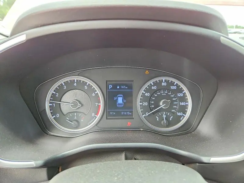 2019 HYUNDAI SANTA FE SE  