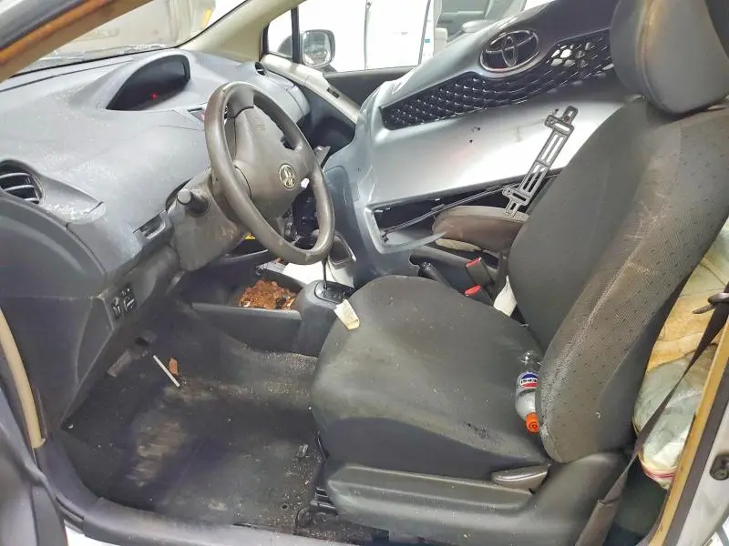 2010 TOYOTA YARIS BASE  