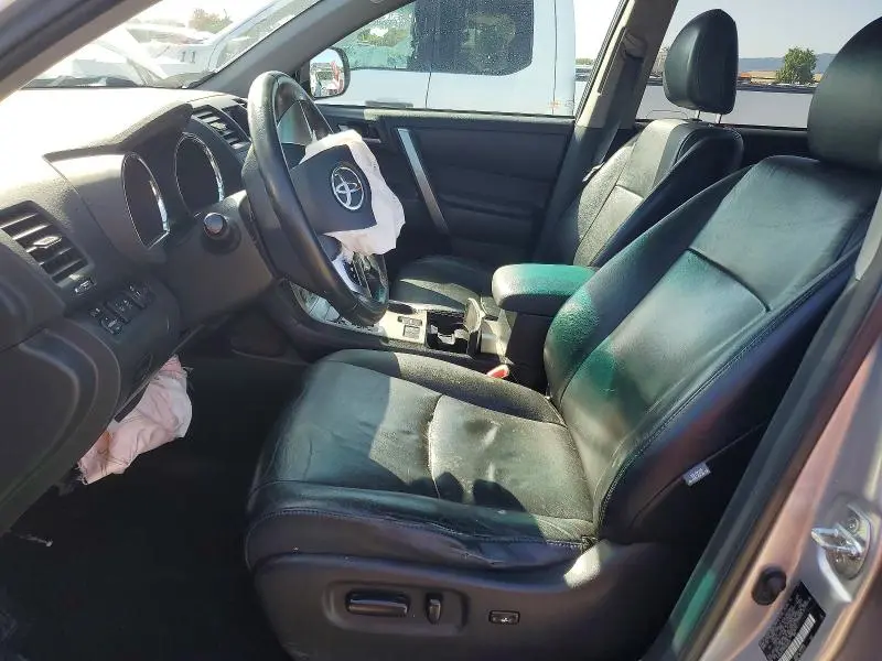 2012 TOYOTA HIGHLANDER SE  