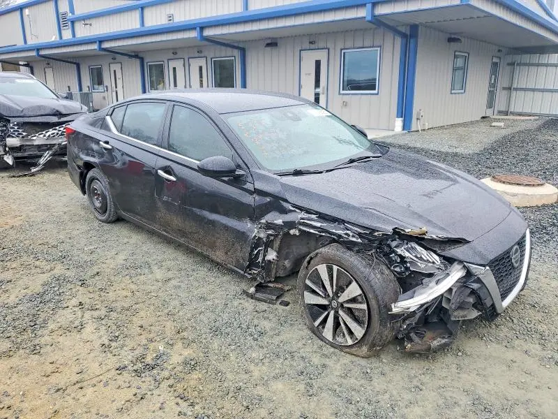 2021 NISSAN ALTIMA SV  