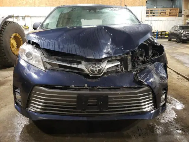 2018 TOYOTA SIENNA XLE  
