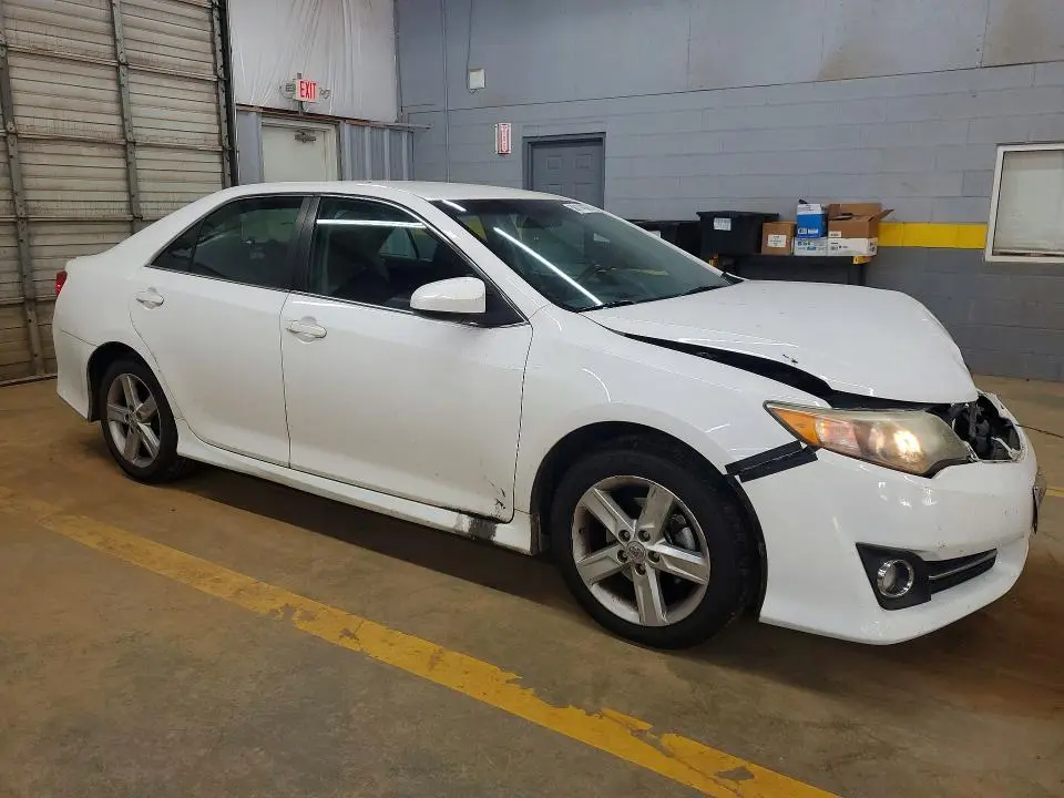 2012 TOYOTA CAMRY SE  