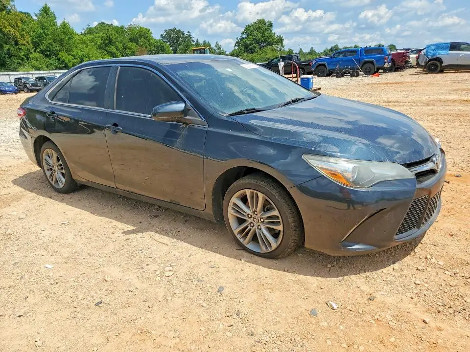 2015 TOYOTA CAMRY SE  