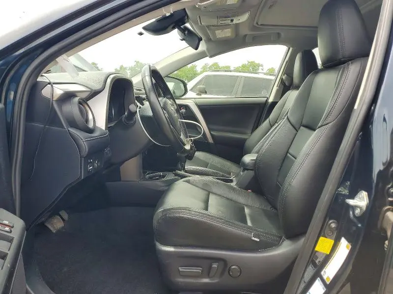 2018 TOYOTA RAV4 XLE  