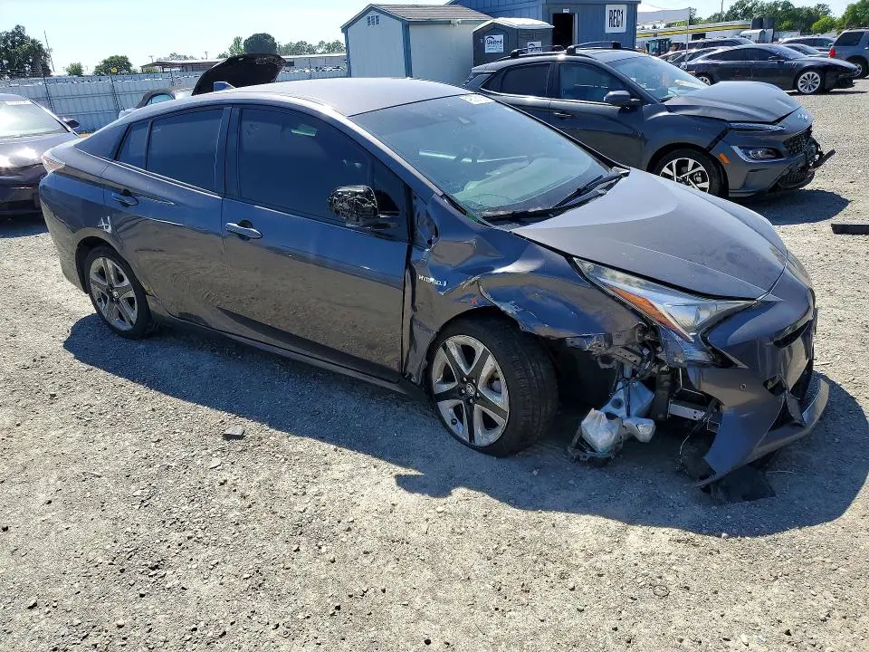 2016 TOYOTA PRIUS III  