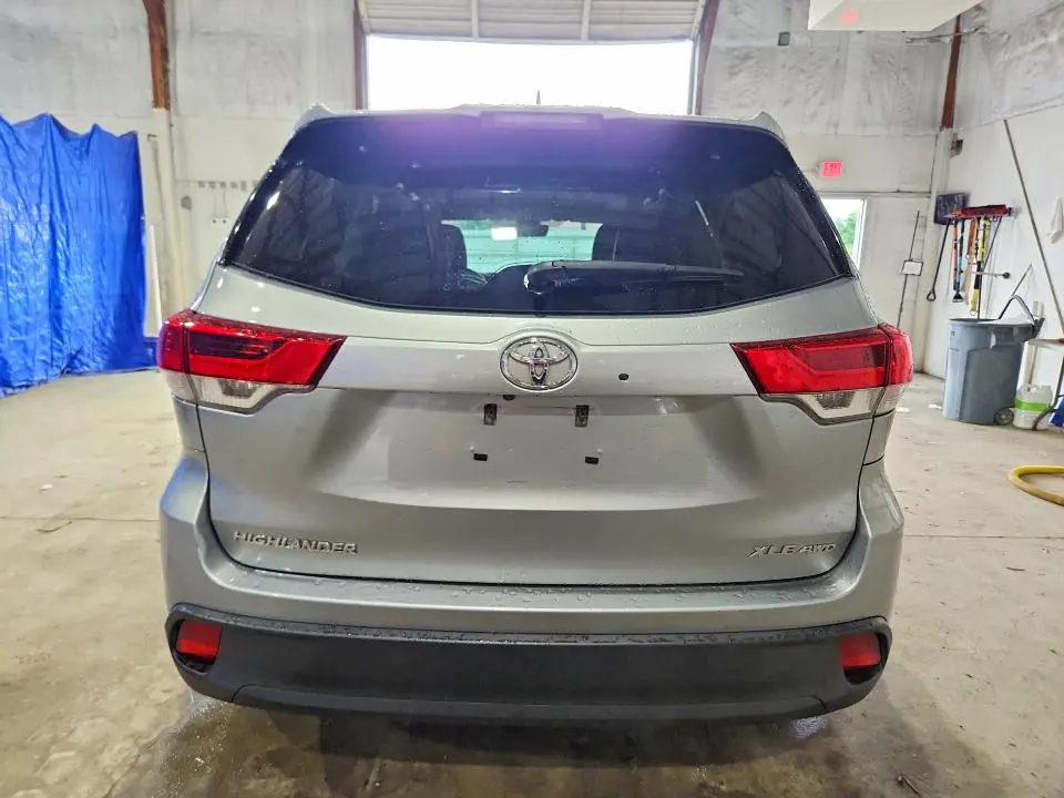 2017 TOYOTA HIGHLANDER XLE  