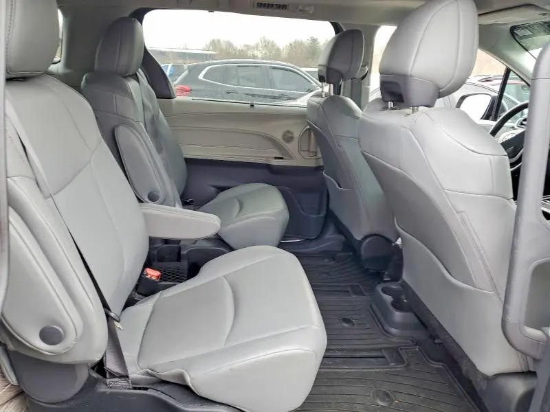 2023 TOYOTA SIENNA XLE 7-PASSENGER  